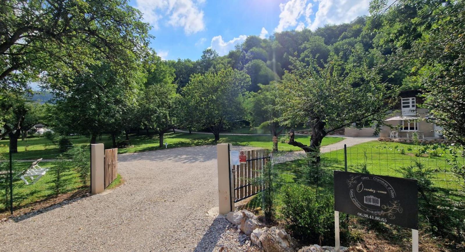 Lodge Tente Les Pommiers Glamping O Rendez-Vous En Demi-Pension Roquefeuil ภายนอก รูปภาพ